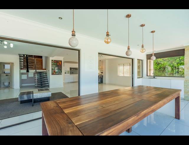 4 BEDROOM HOUSE FOR SALE IN HILLCREST CENTRAL